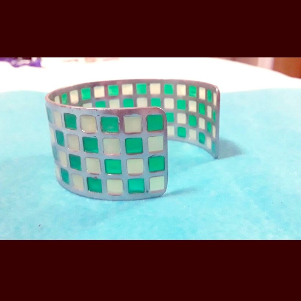 Dark & light green bangle
